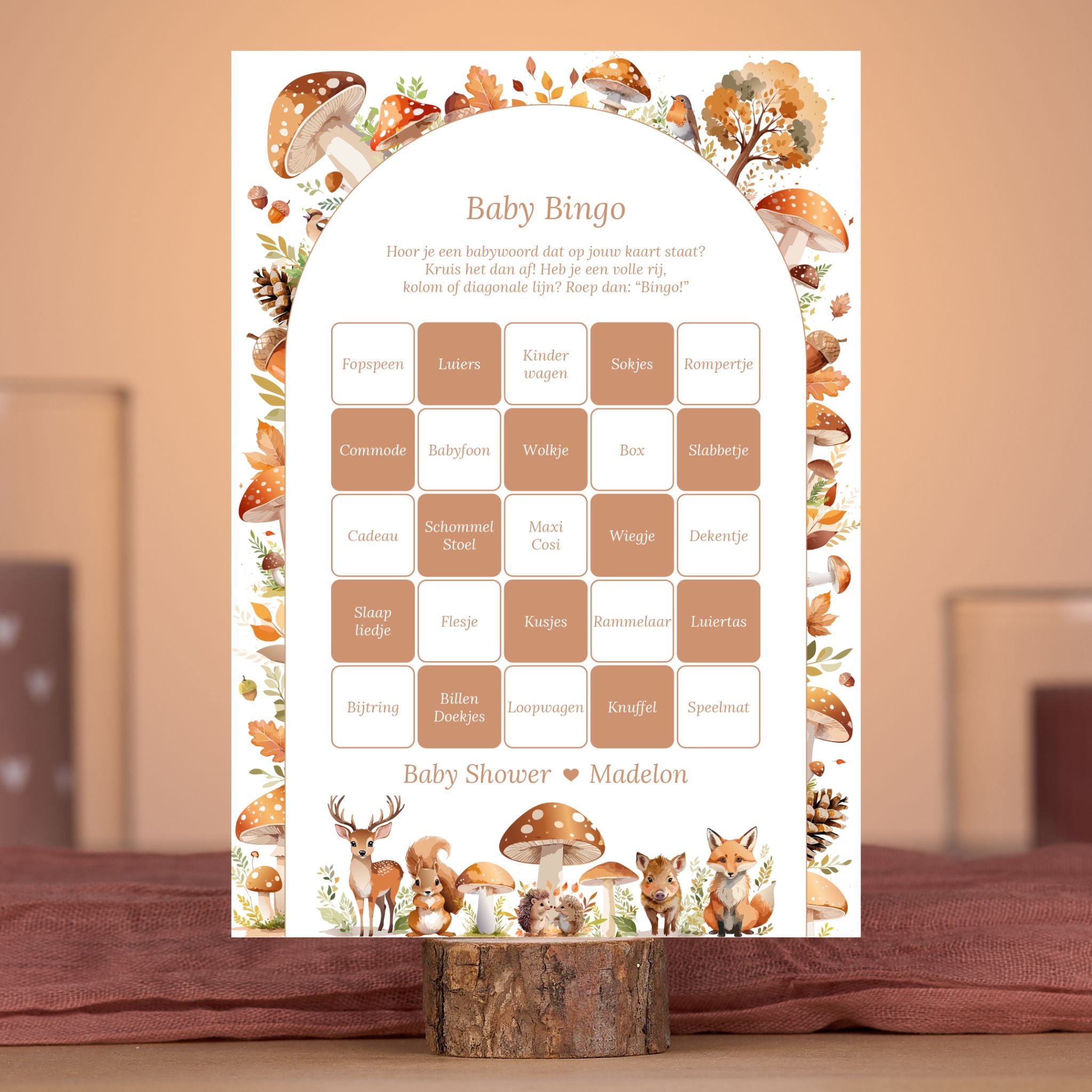 Baby Bingo kaart in Bosdieren stijl in babyshower setting met natuurlijke decoratie – Studio Miron