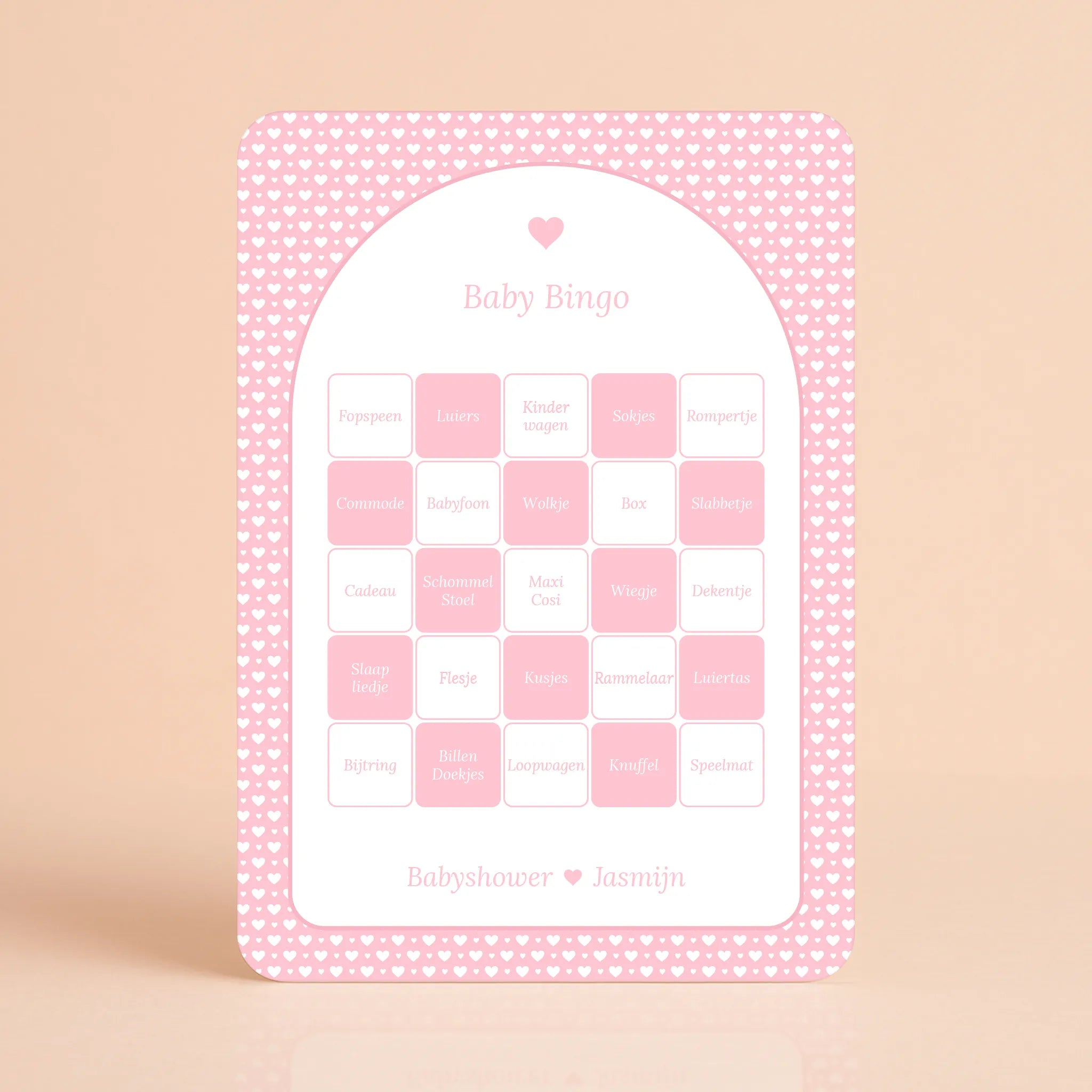Baby Bingo kaart met witte hartjes op roze achtergrond, gepersonaliseerd met naam – Studio Miron