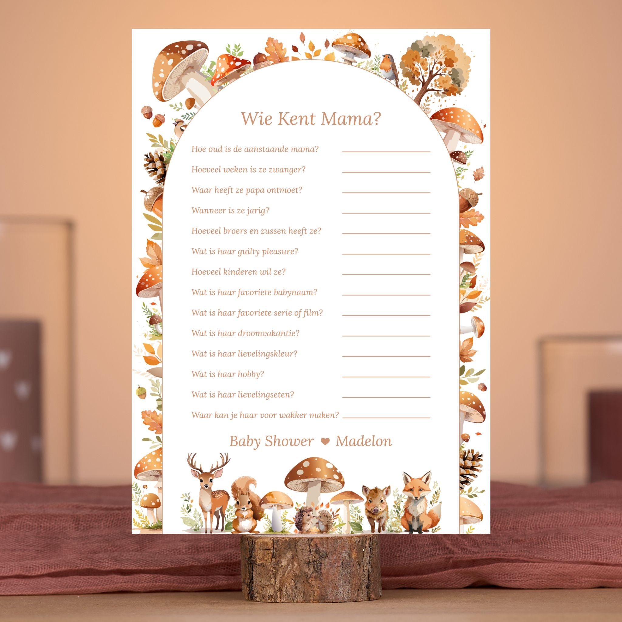 Wie kent mama kaart in Bosdieren stijl in babyshower setting met natuurlijke decoratie – Studio Miron